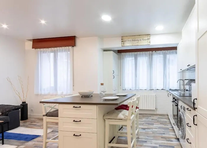 Gran Bilbao VI By Aston Rentals